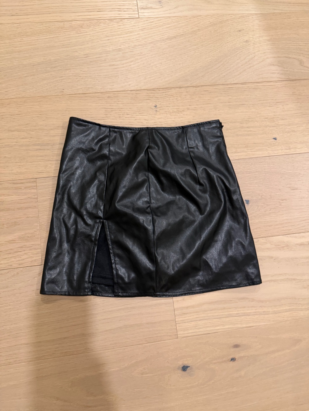 Fashion nova leather skirt